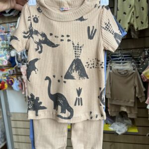 Костюм с динозаврами