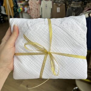 Пеленка муслиновая с уголком и кружевом